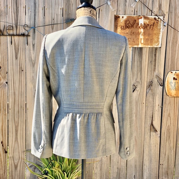 TAHARI 2 Button Blazer in Gray size 6 - Picture 4 of 8